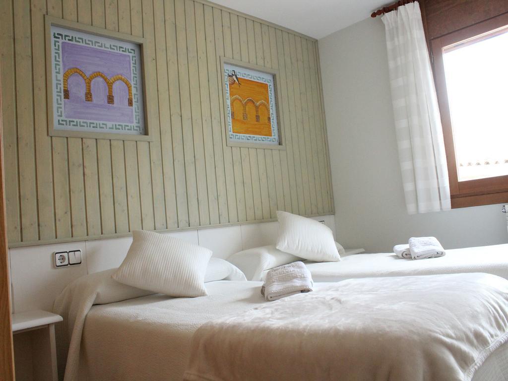 Hotel Casa Domenc Aren Bagian luar foto